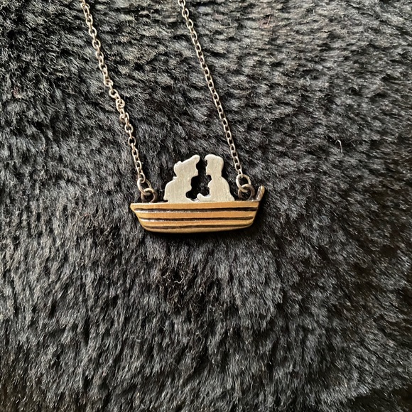 Disney Ariel and Prince Eric in boat necklace - Picture 2 of 5